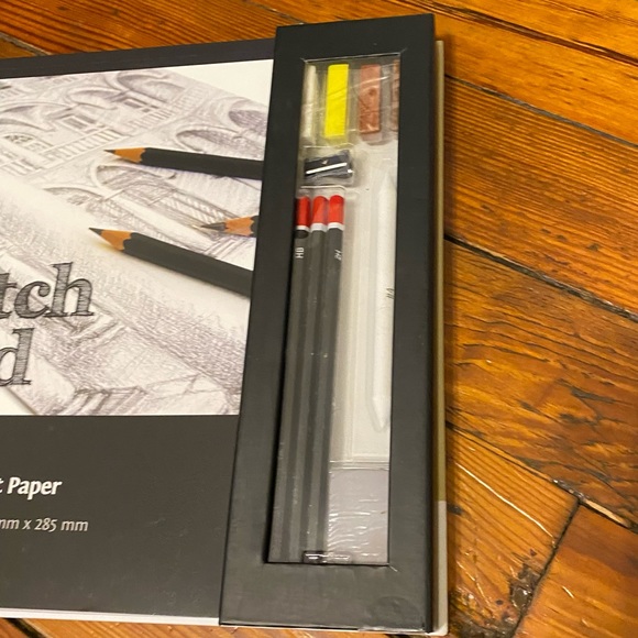 SpiceBox Masterclass Sketching Styles and Techniques Art Craft Kit, Pad, Pencils - Picture 5 of 11